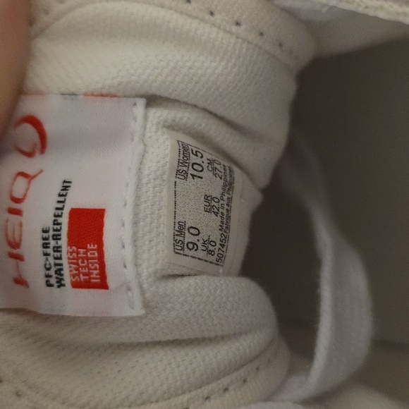 NWT Vans OLD SCHOOL, PIG SUEDE w/HEIQ SWISS WATER RESISTANT TECHNOLOGY SIZE 9 - Picture 5 of 7